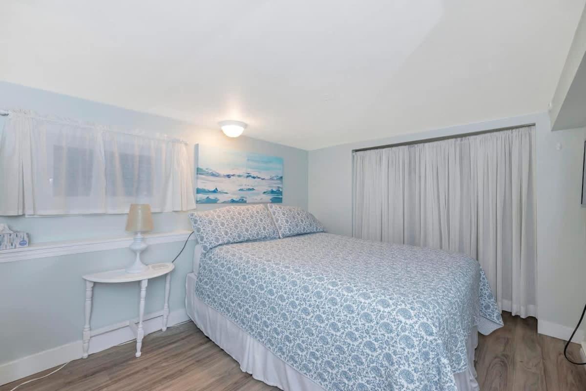 Quaint 1 Bedroom Lower Suite In Victoria, Bc Exterior foto