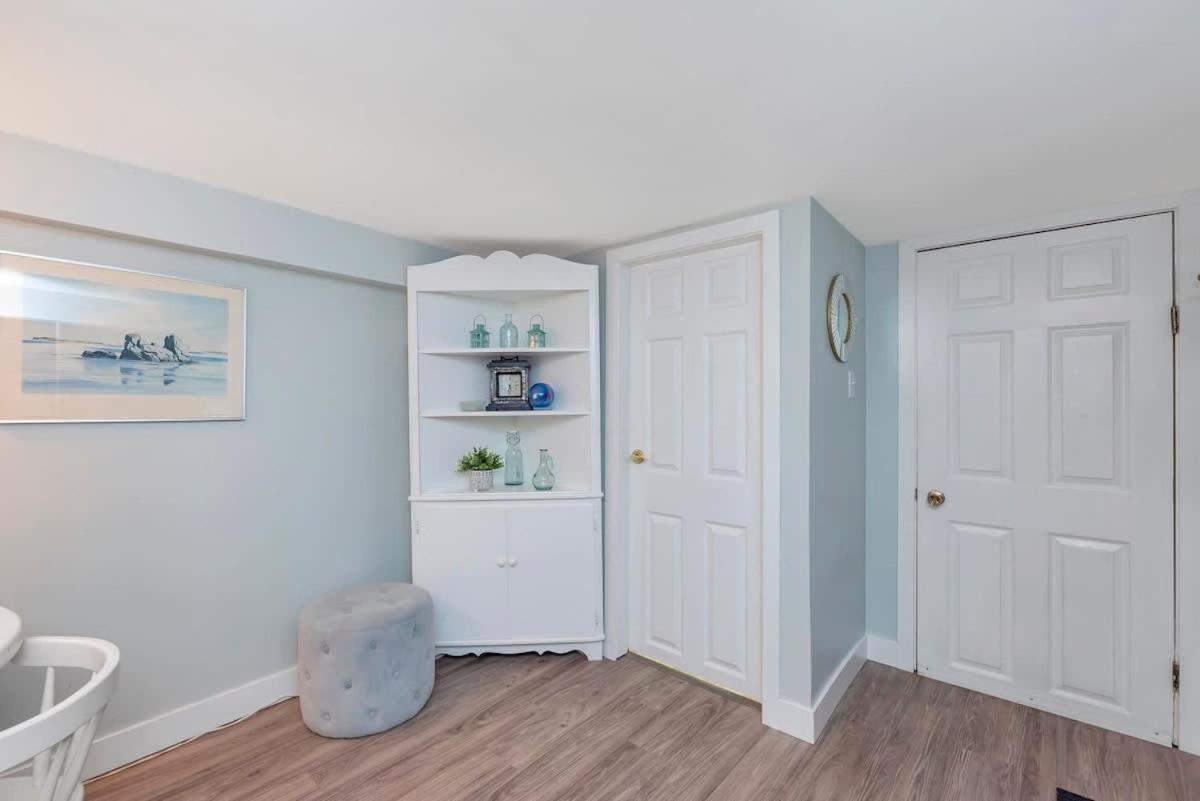 Quaint 1 Bedroom Lower Suite In Victoria, Bc Exterior foto
